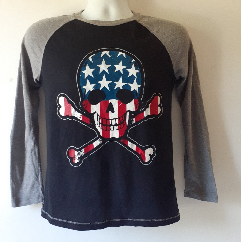 Arizona Jeans boys gray/black patriotic skull long-sleeve t-shirt size M